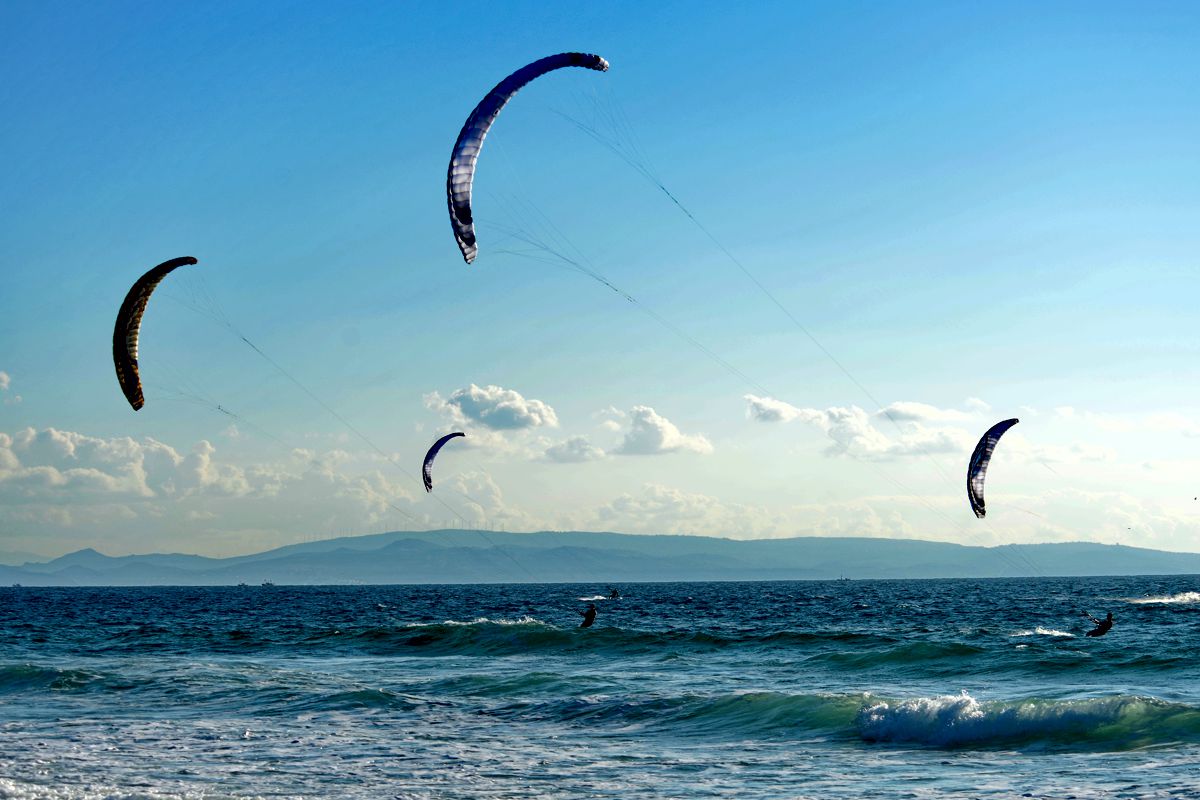 Kitesurfen in Tarifa ist sehr beliebt
